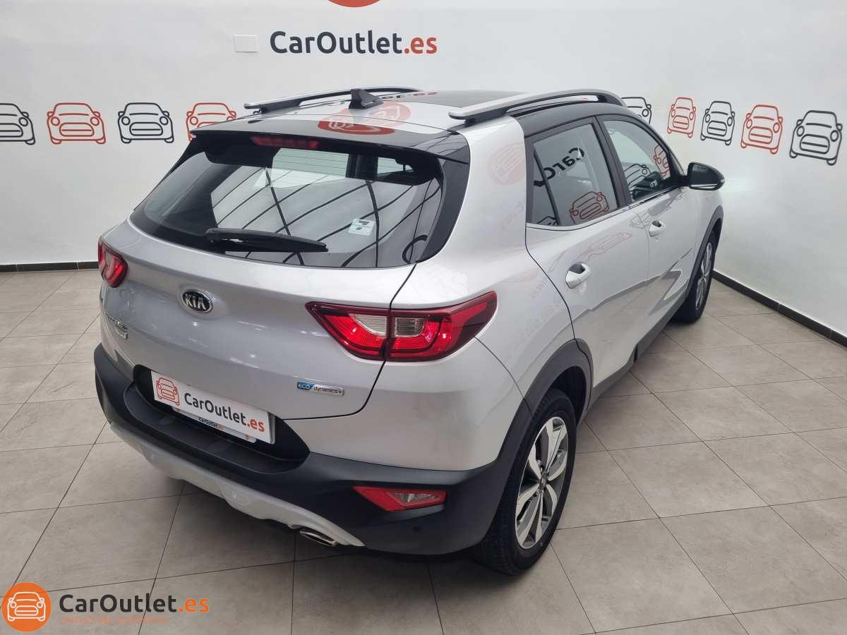 8 - Kia Stonic 2021 - AUTO