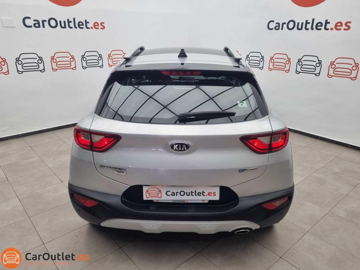 9 - Kia Stonic 2021 - AUTO
