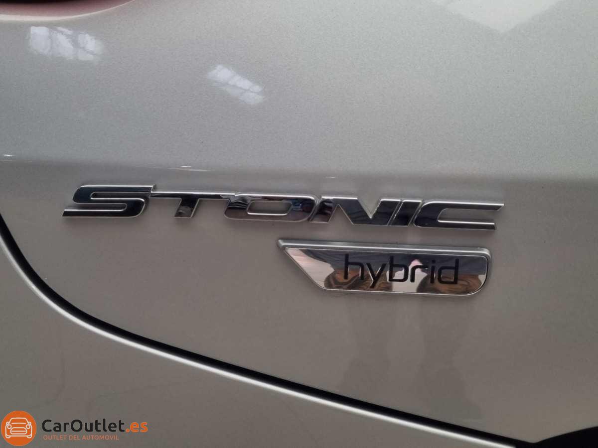 11 - Kia Stonic 2021 - AUTO