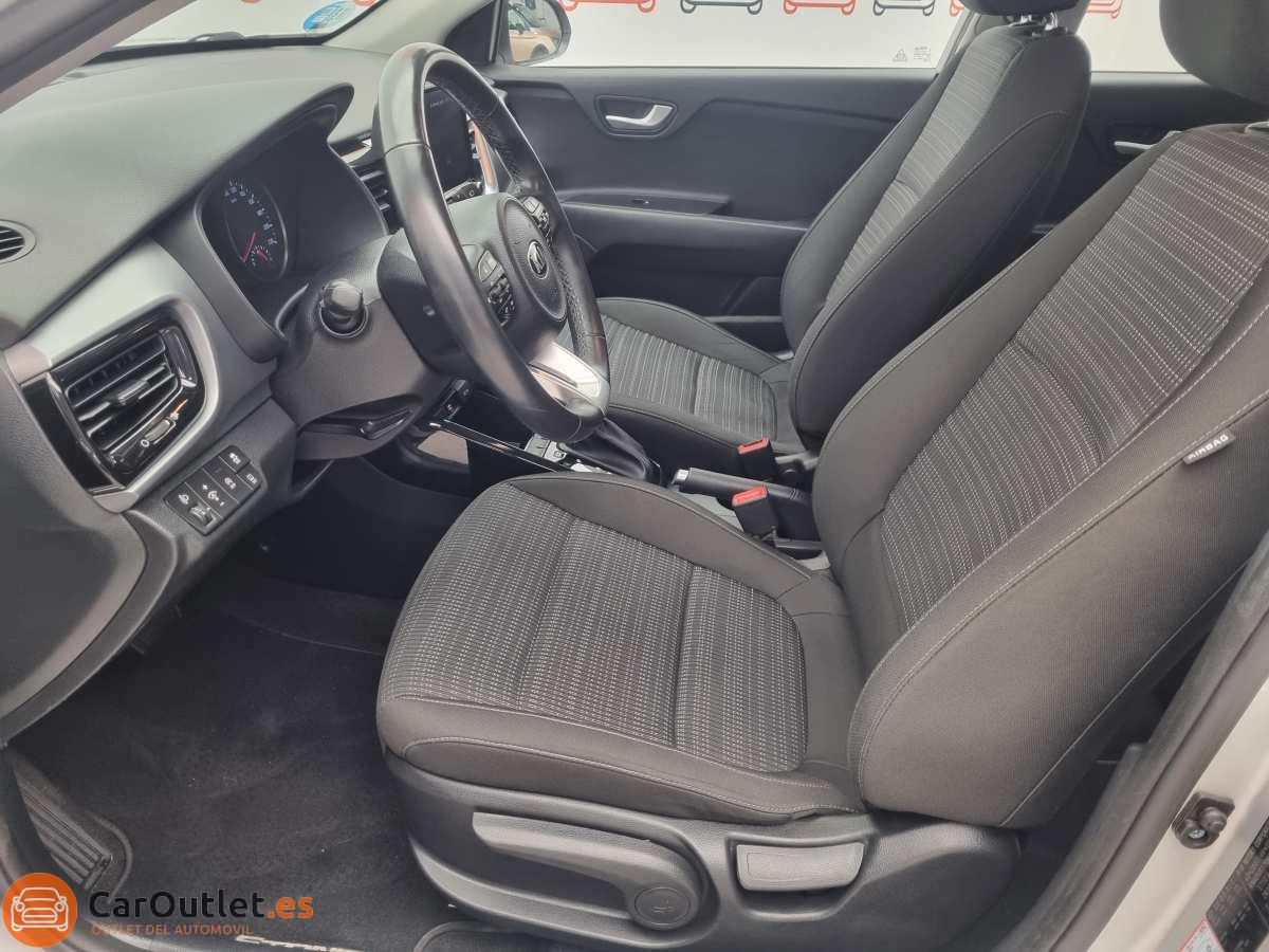 16 - Kia Stonic 2021 - AUTO