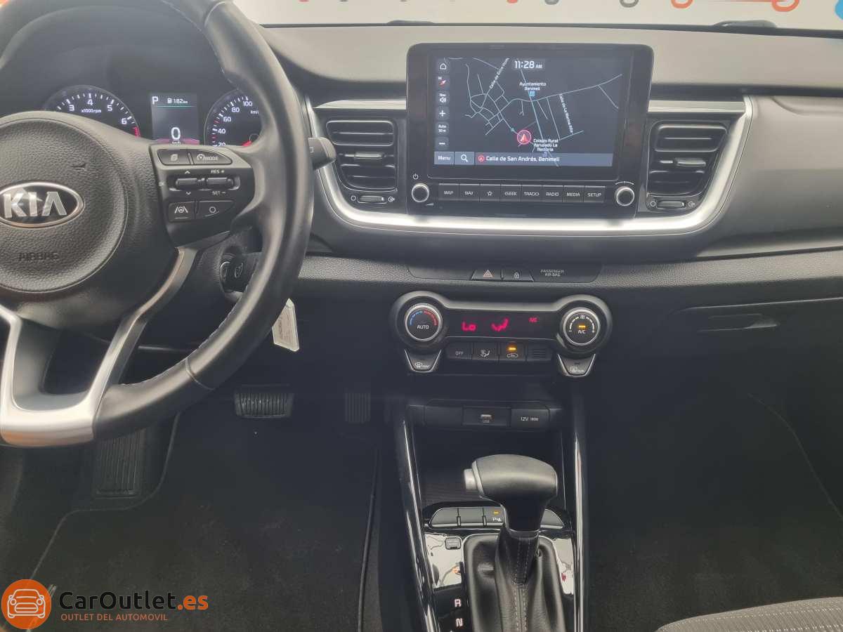 28 - Kia Stonic 2021 - AUTO