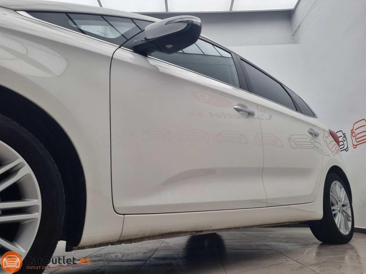 4 - Kia Carens 2018