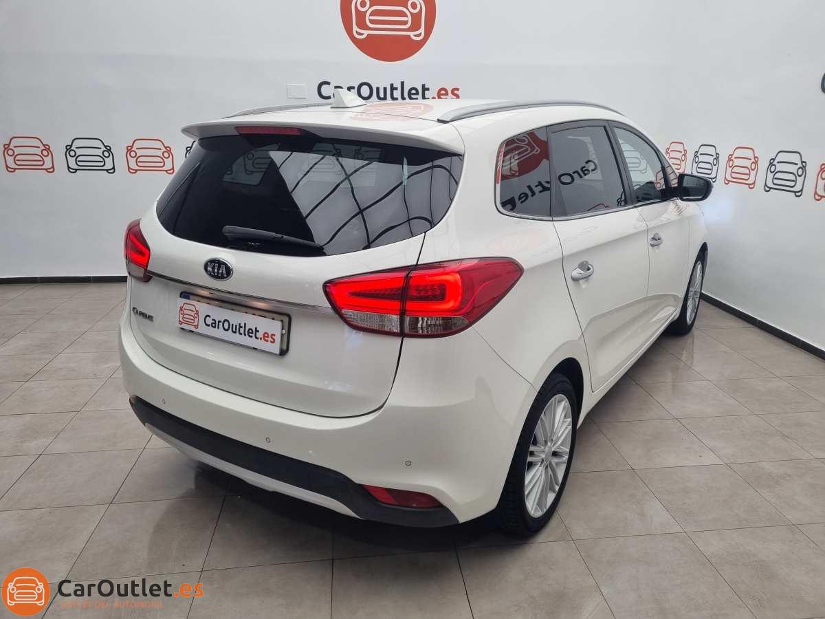 8 - Kia Carens 2018