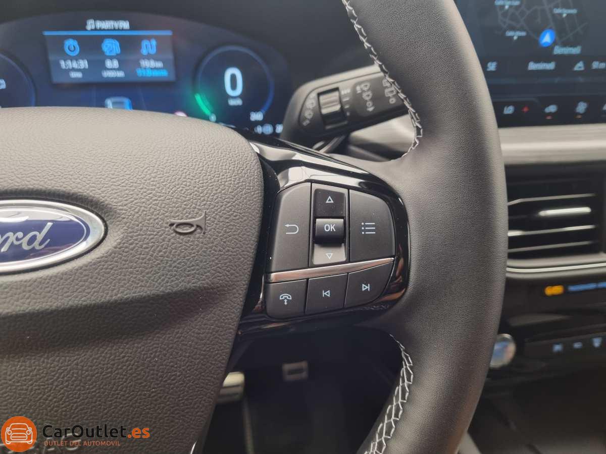 23 - Ford Kuga 2025 - AUTO