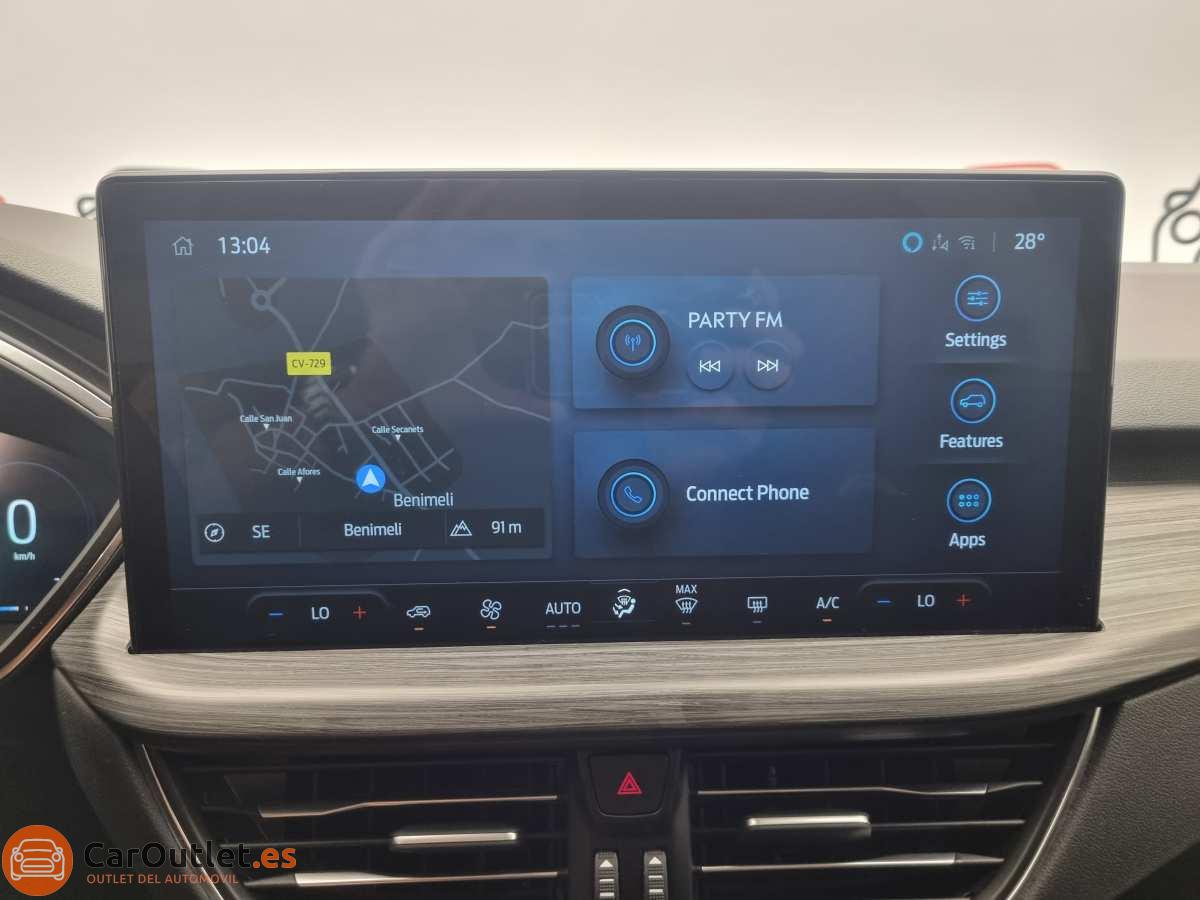 28 - Ford Kuga 2025 - AUTO