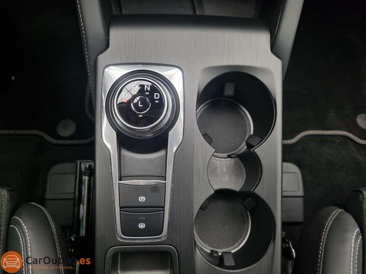 33 - Ford Kuga 2025 - AUTO