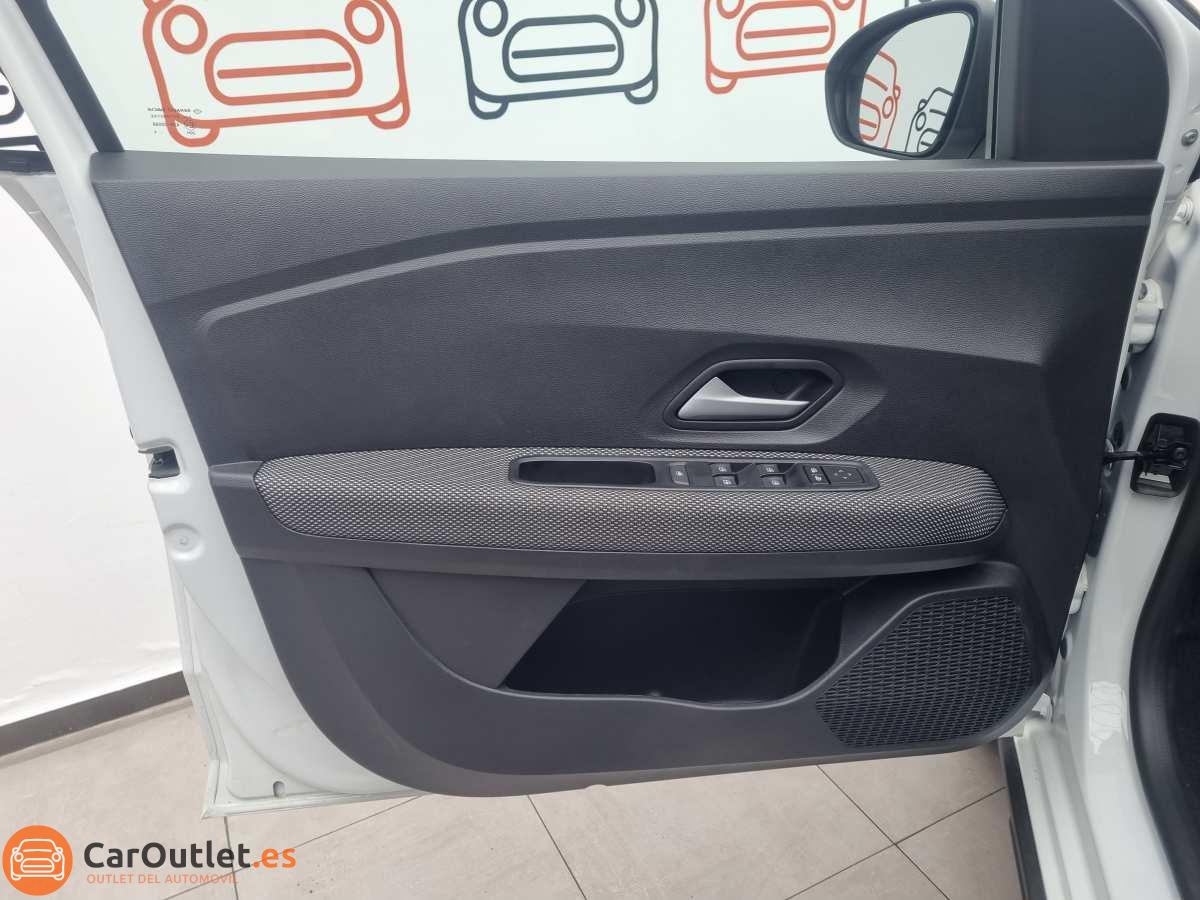 13 - Dacia Sandero Stepway 2024
