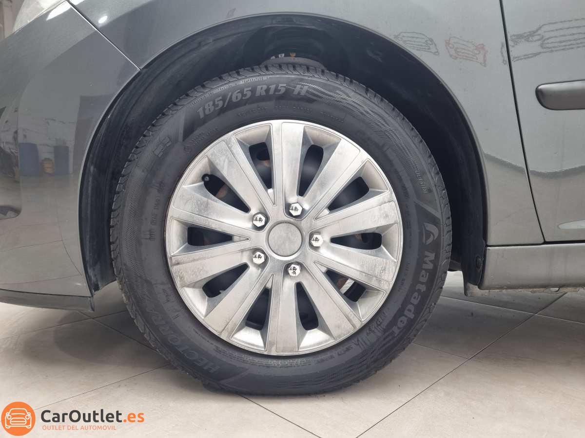 6 - Peugeot 207 2011