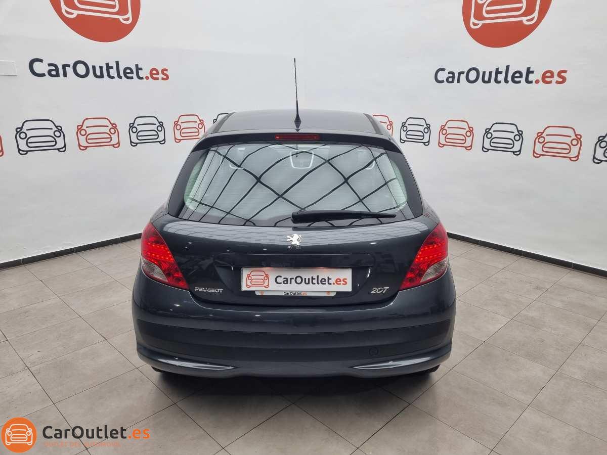 8 - Peugeot 207 2011