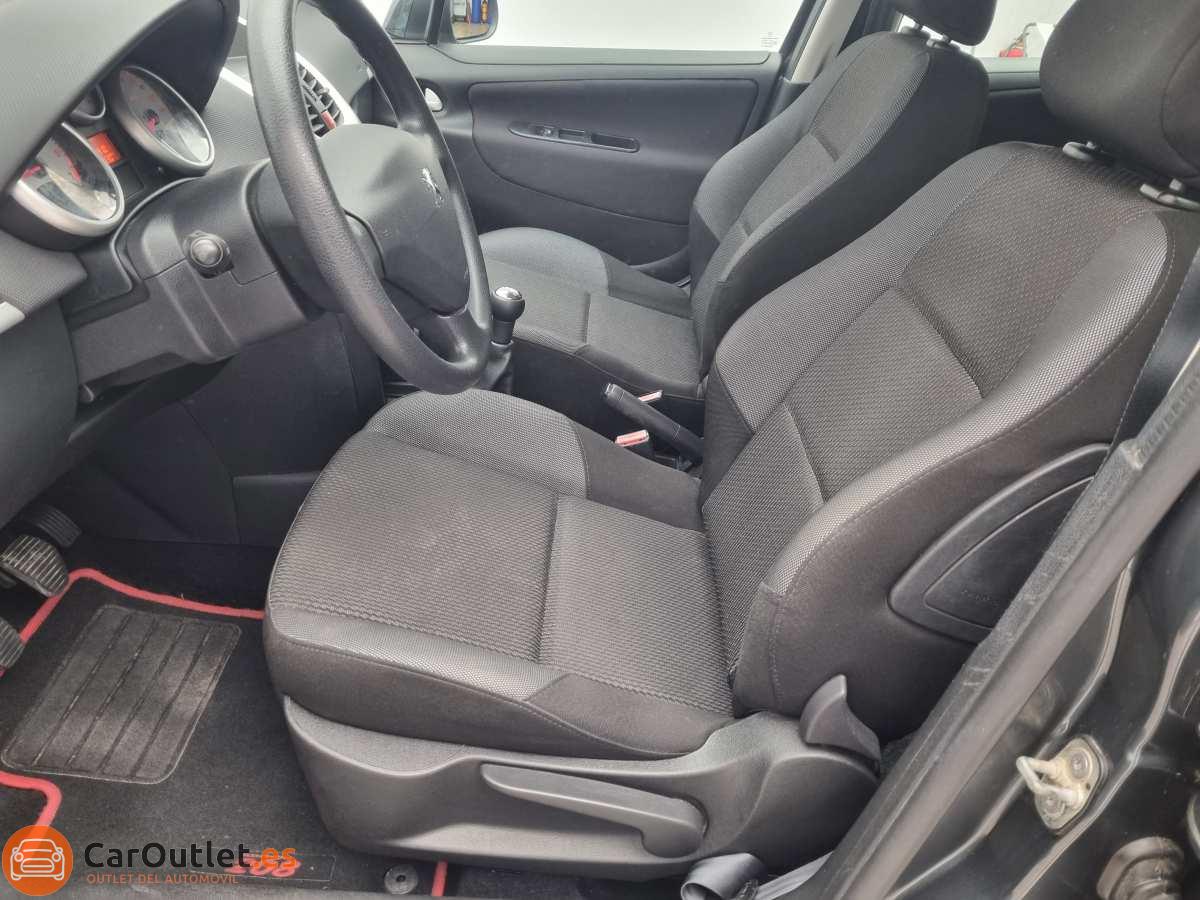 14 - Peugeot 207 2011