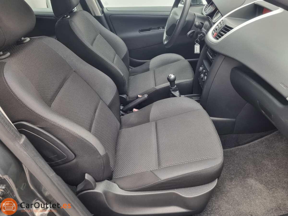 15 - Peugeot 207 2011