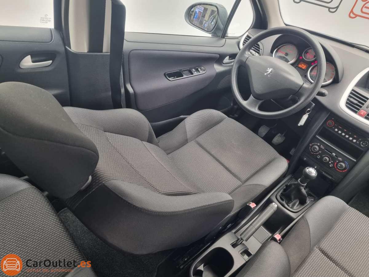 17 - Peugeot 207 2011