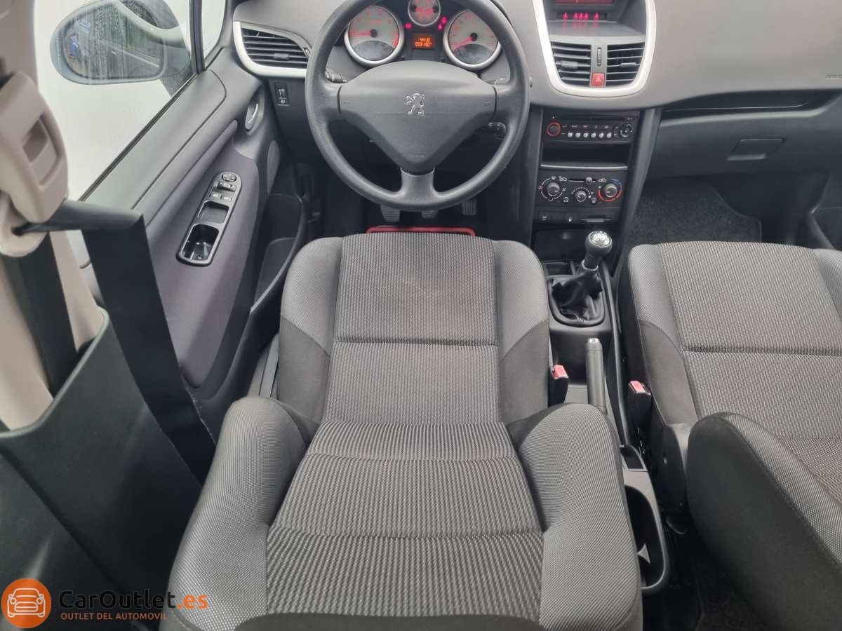 18 - Peugeot 207 2011