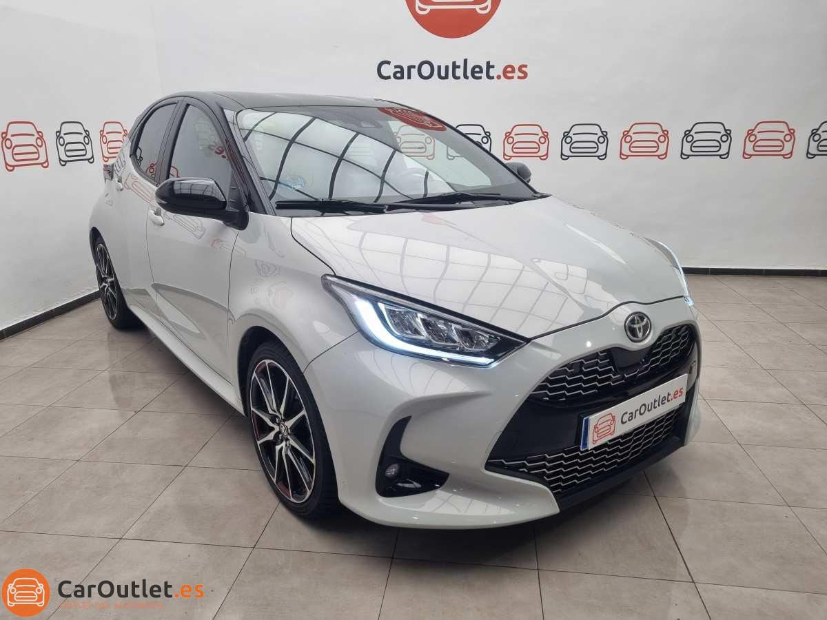 2 - Toyota Yaris 2022 - AUTO
