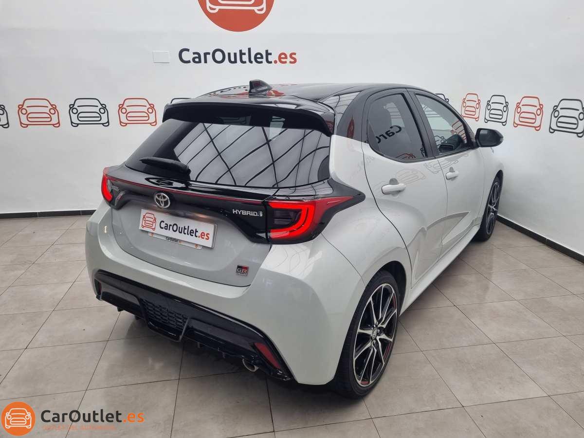 7 - Toyota Yaris 2022 - AUTO