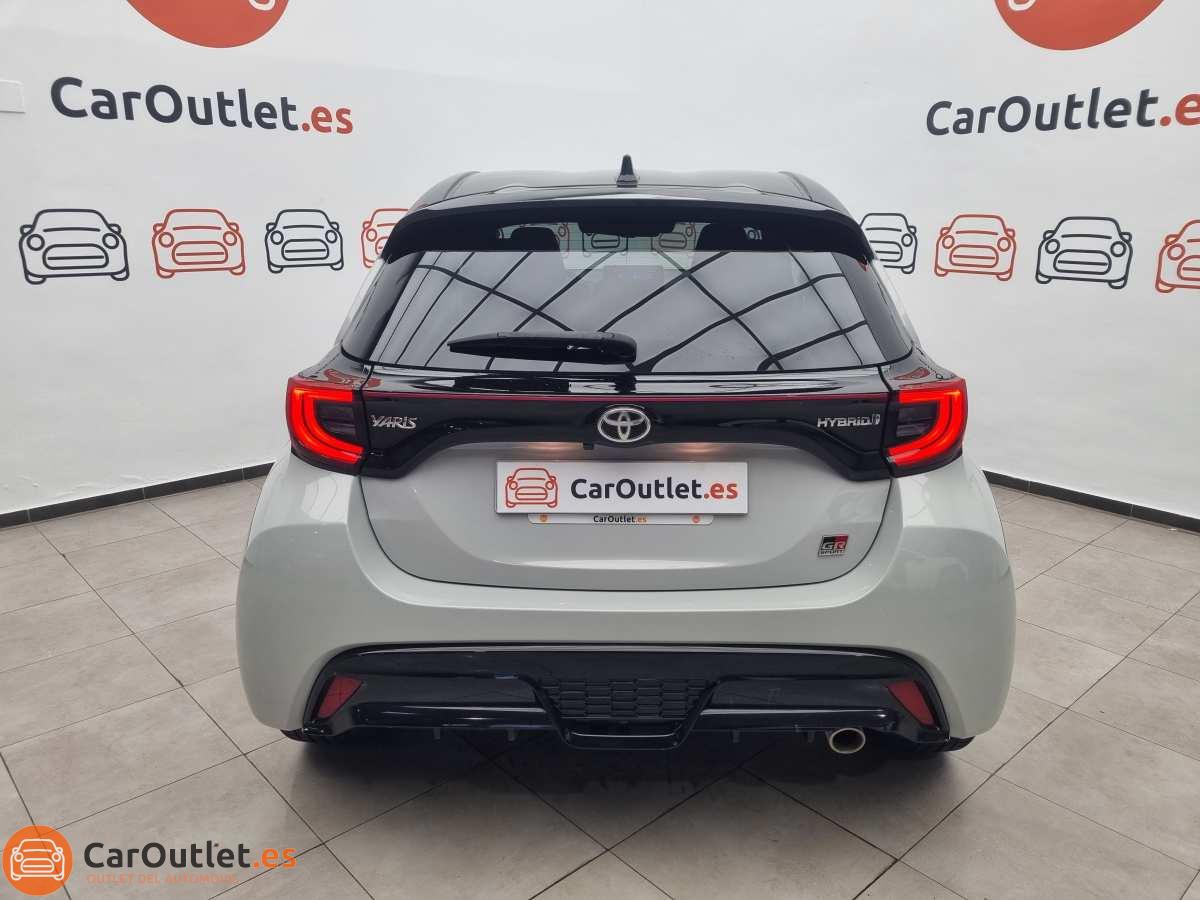 8 - Toyota Yaris 2022 - AUTO