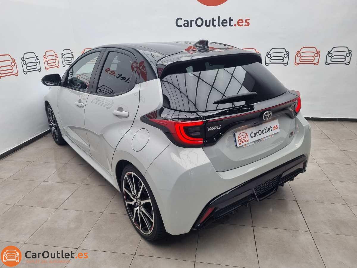 9 - Toyota Yaris 2022 - AUTO