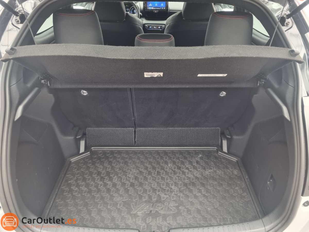 11 - Toyota Yaris 2022 - AUTO
