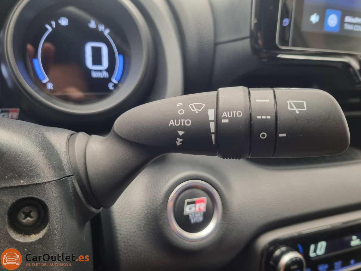 24 - Toyota Yaris 2022 - AUTO