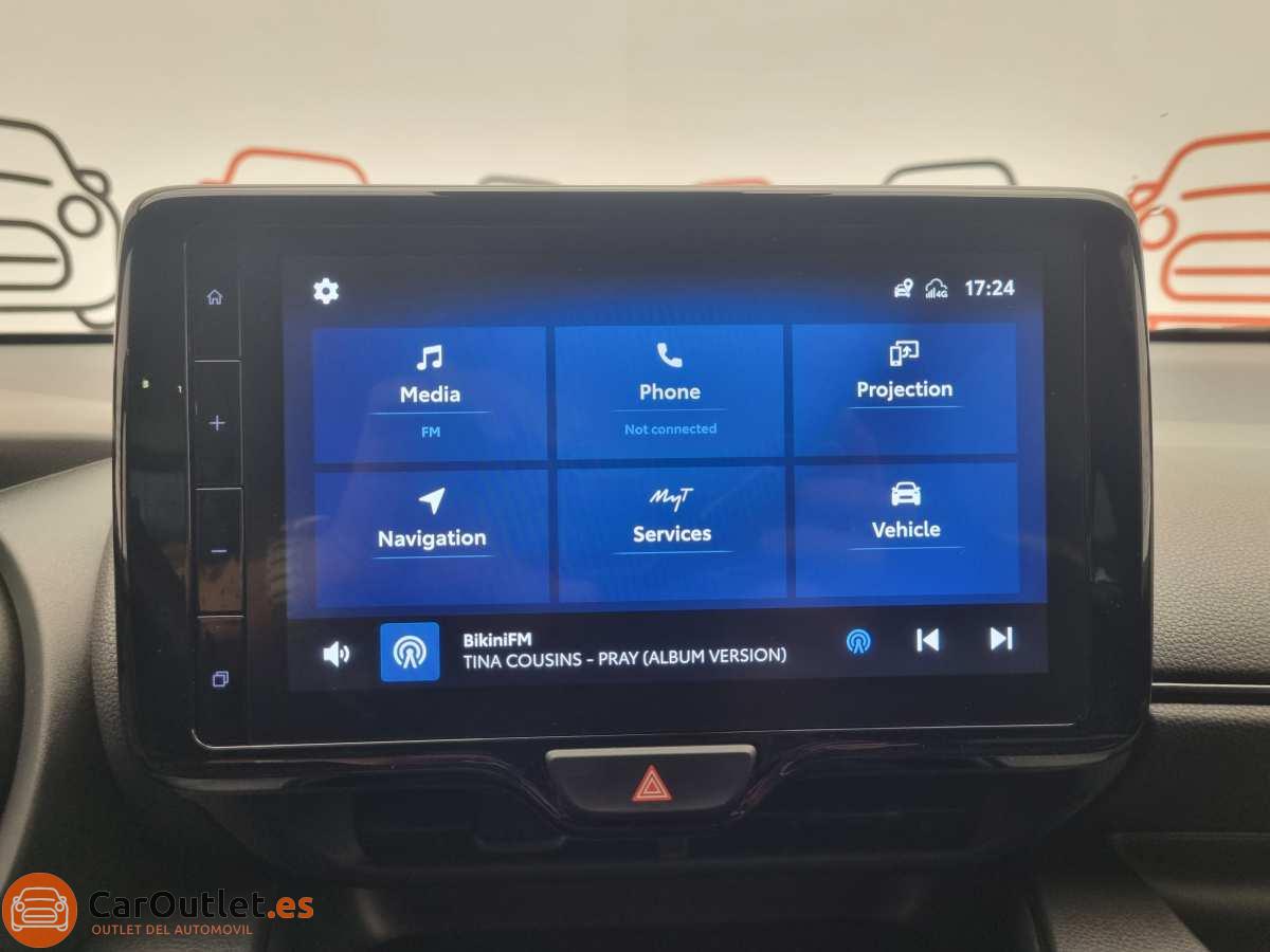 27 - Toyota Yaris 2022 - AUTO