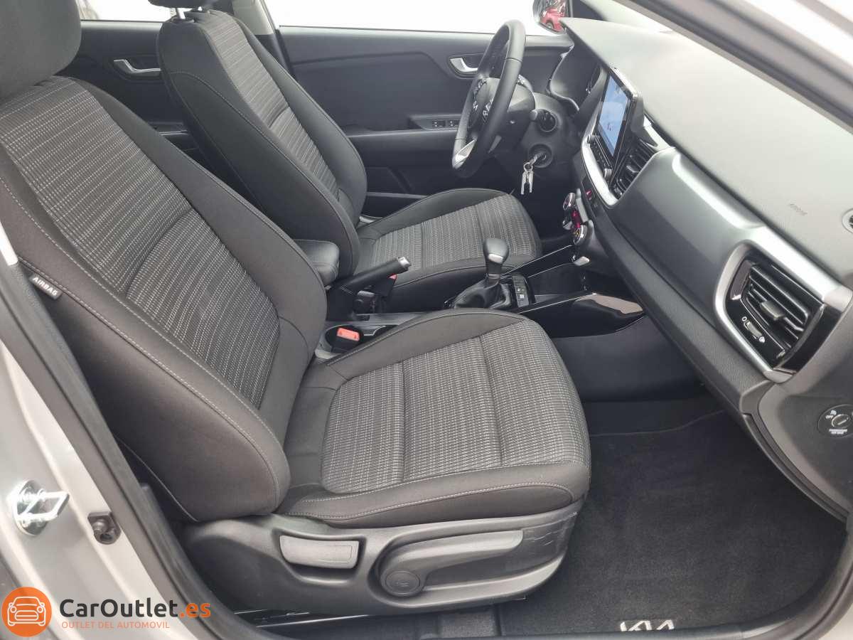 16 - Kia Stonic 2024 - AUTO