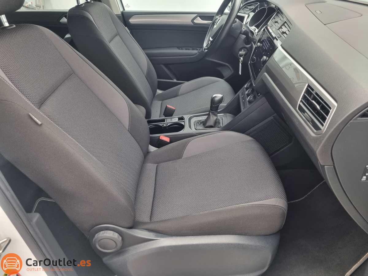 17 - Volkswagen Touran 2021 - AUTO
