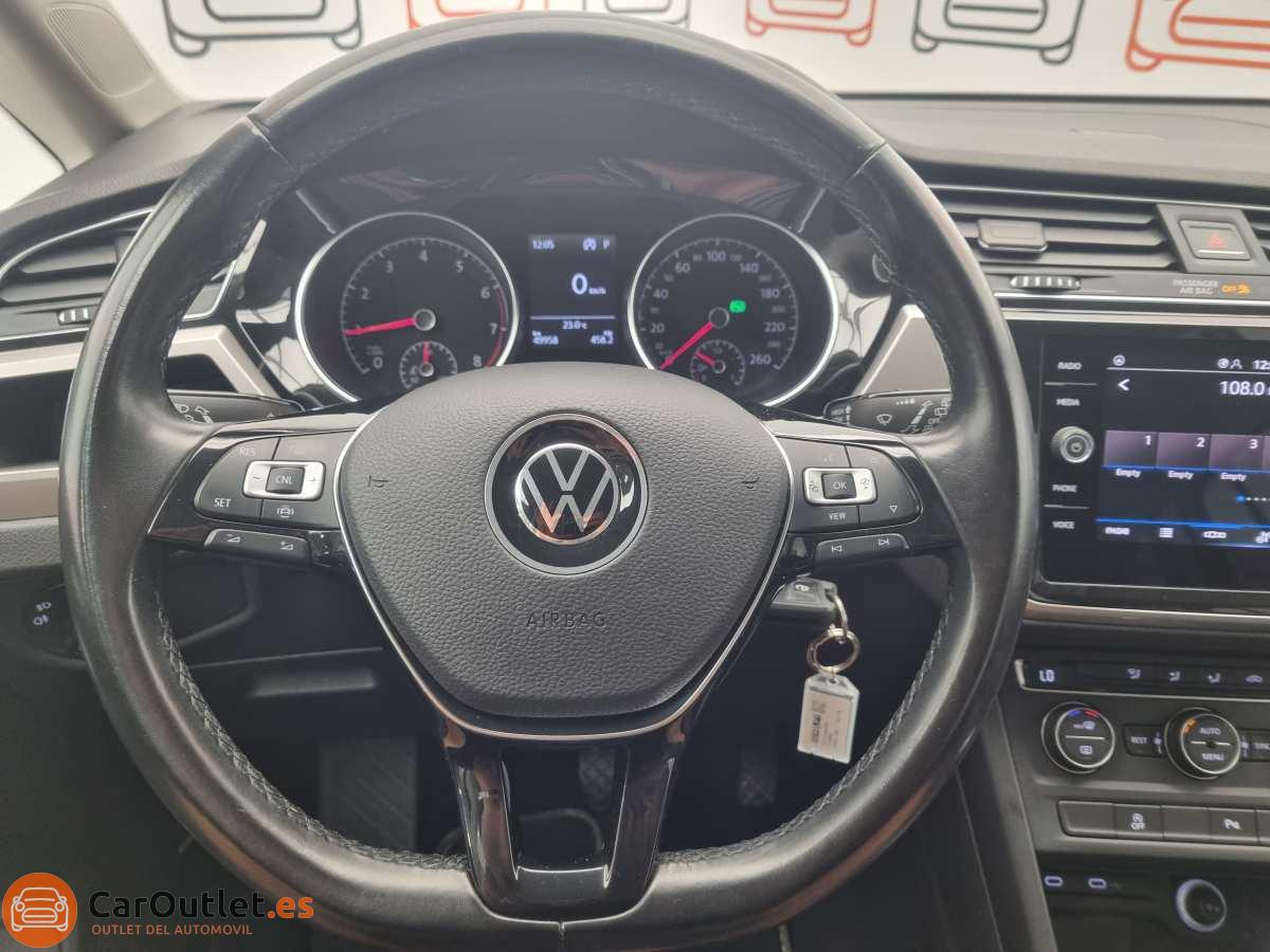 21 - Volkswagen Touran 2021 - AUTO