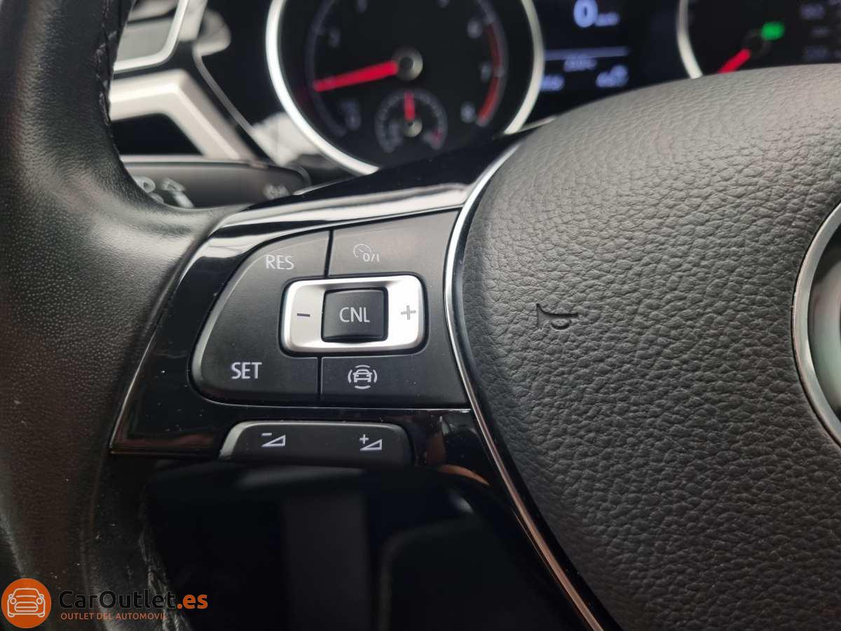 24 - Volkswagen Touran 2021 - AUTO