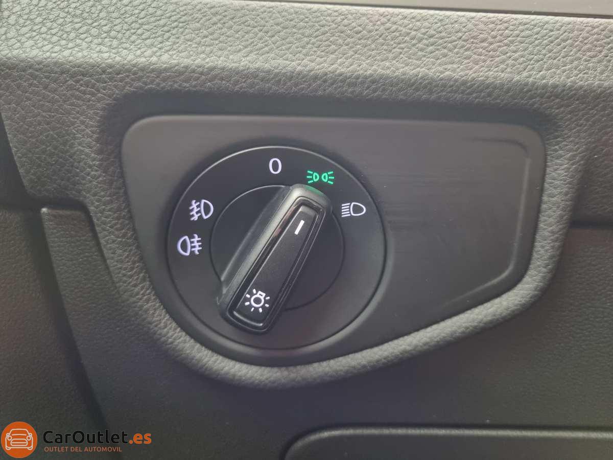27 - Volkswagen Touran 2021 - AUTO