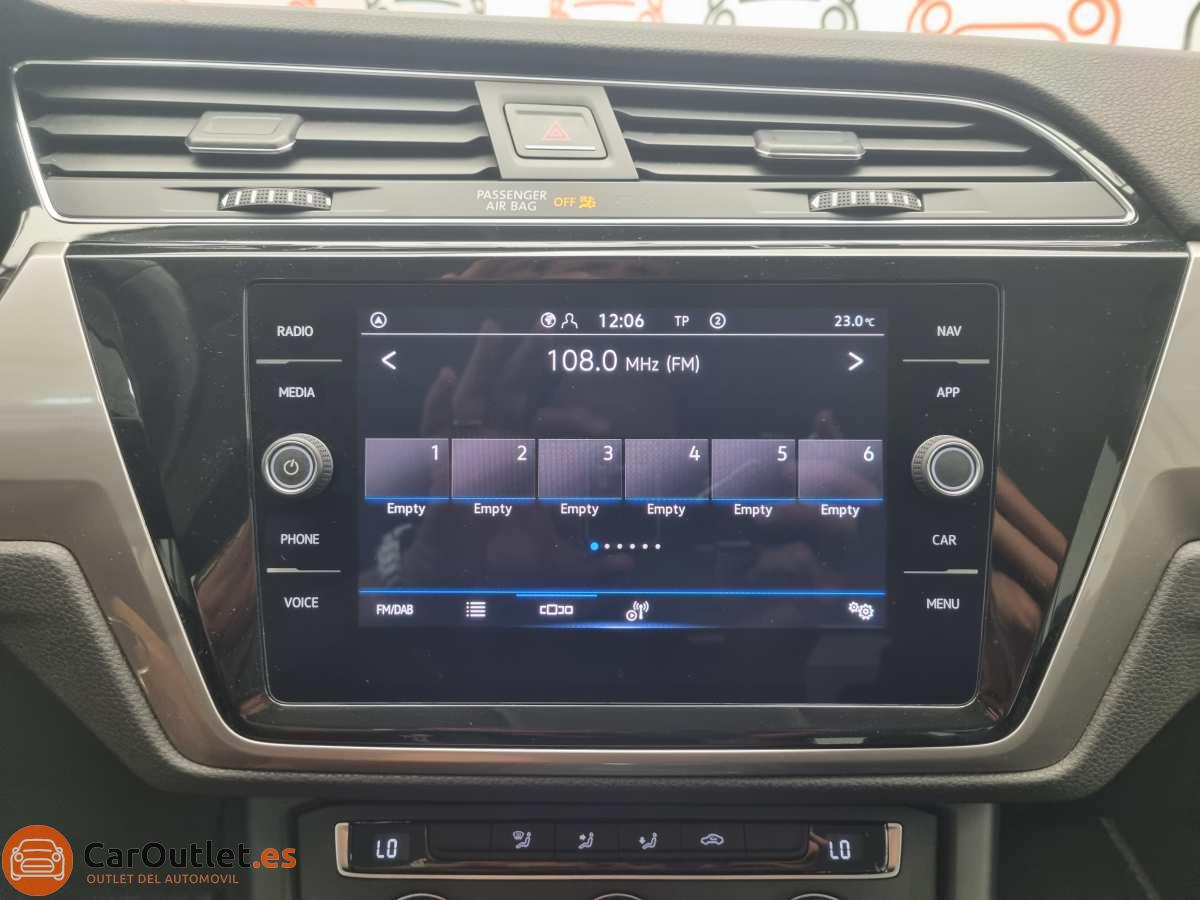 28 - Volkswagen Touran 2021 - AUTO