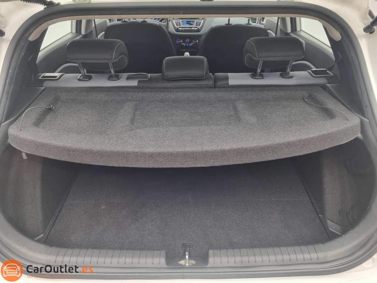 11 - Hyundai i20 ACTIVE 2017