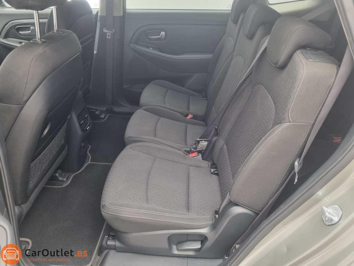 13 - Kia Carens 2018