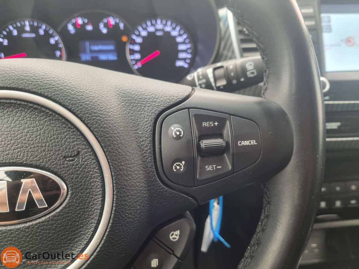 24 - Kia Carens 2018