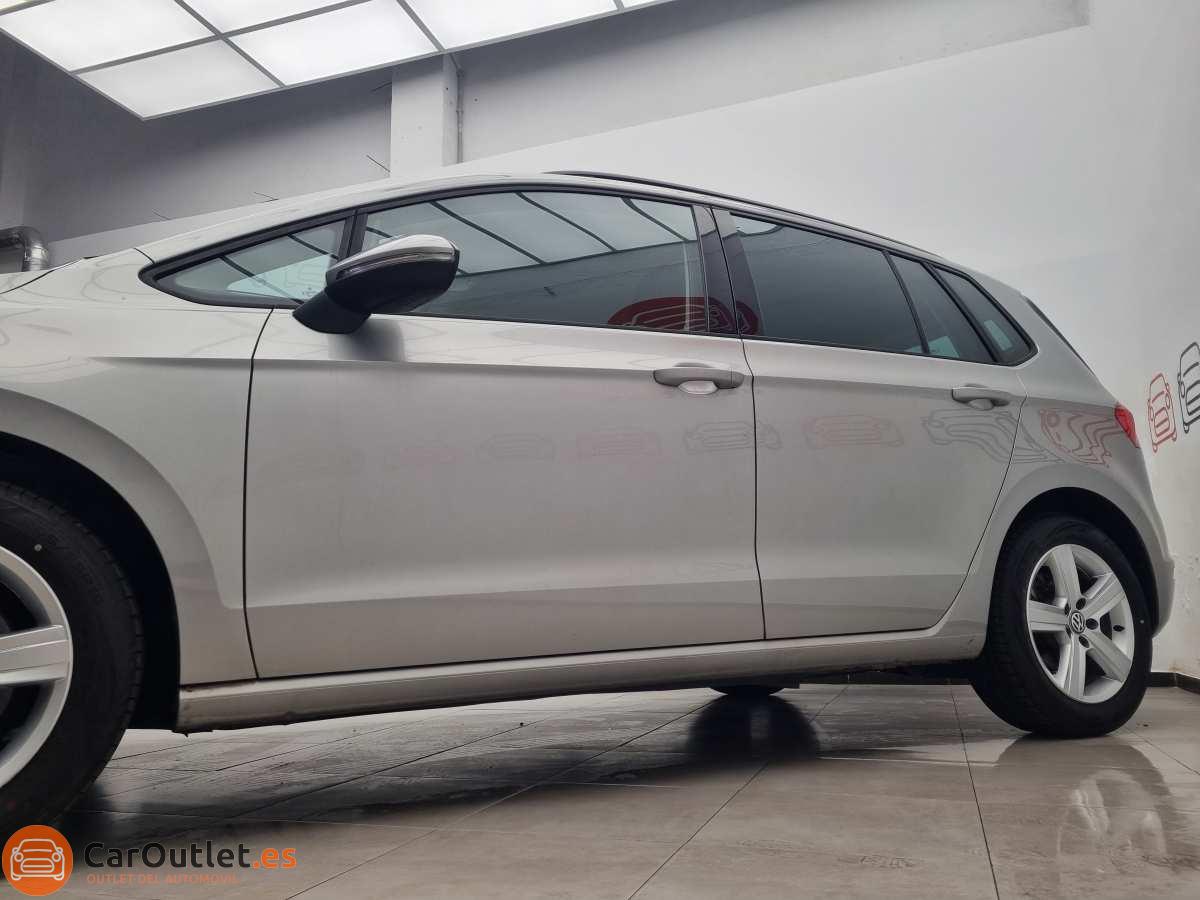 4 - Volkswagen Golf Sportsvan 2014