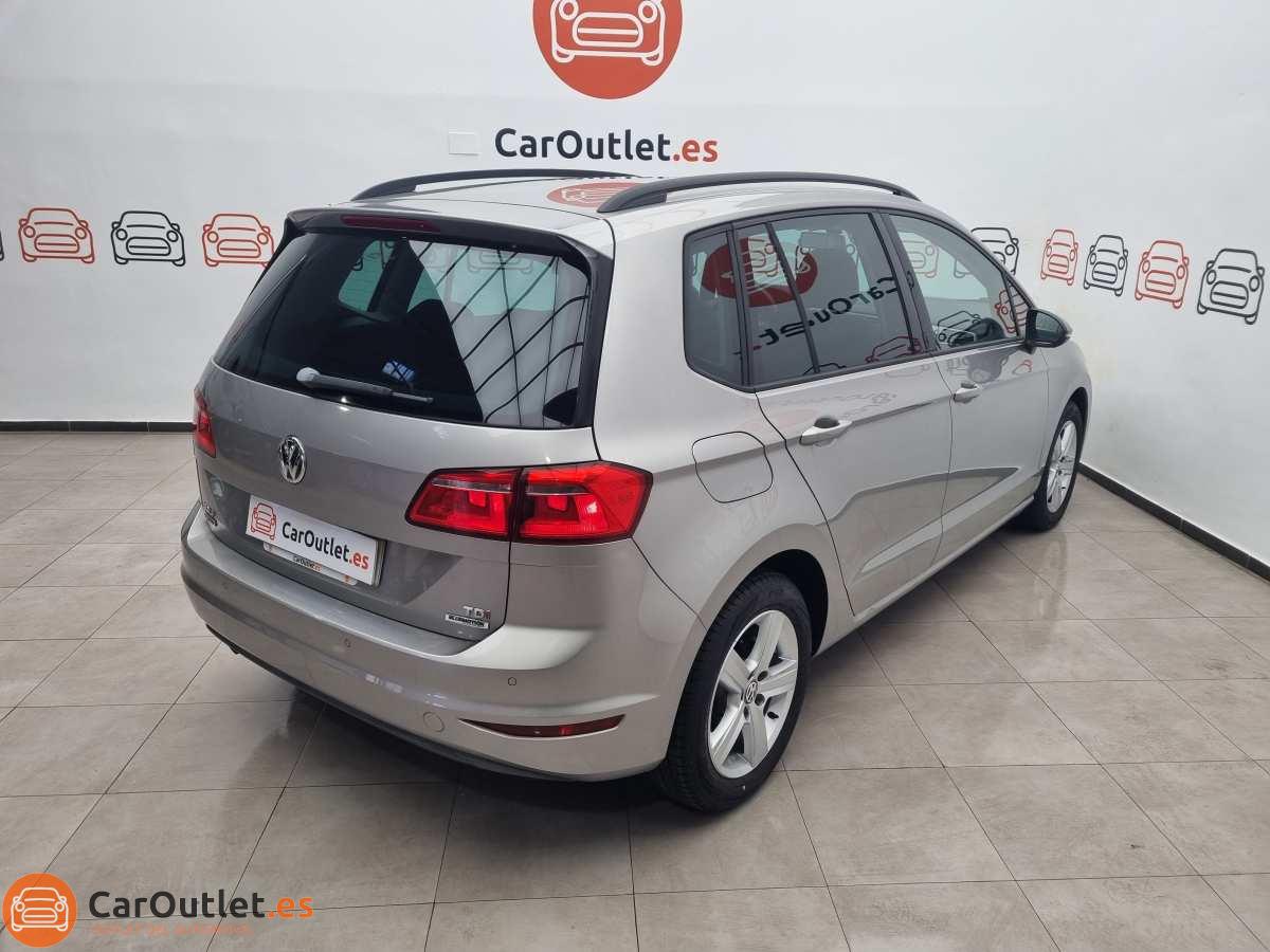 7 - Volkswagen Golf Sportsvan 2014