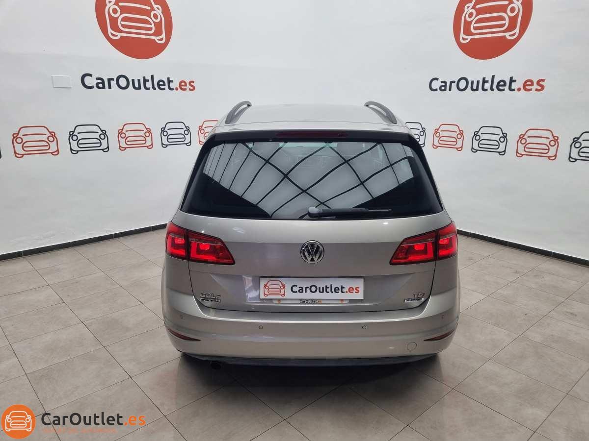 8 - Volkswagen Golf Sportsvan 2014