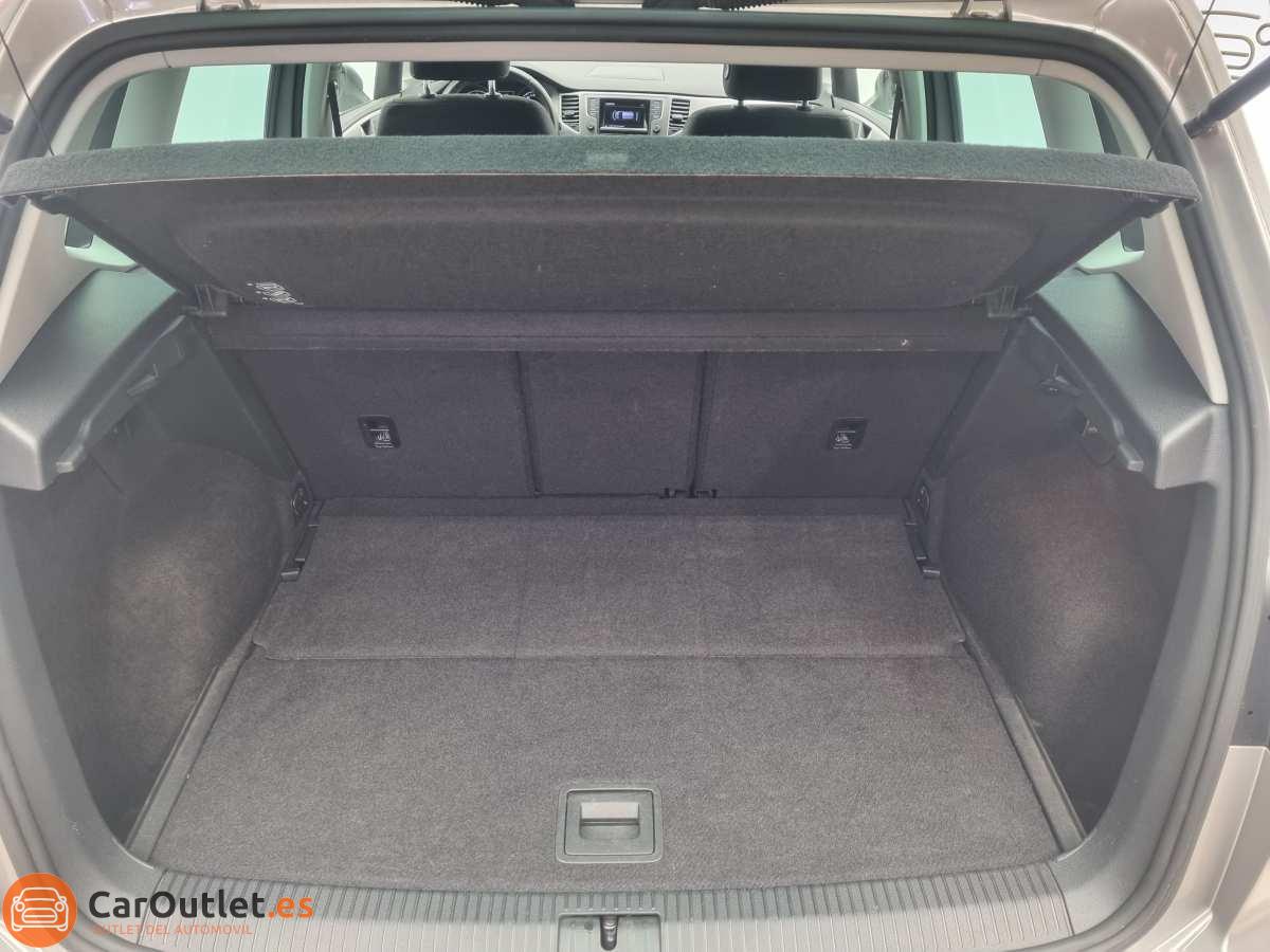 10 - Volkswagen Golf Sportsvan 2014