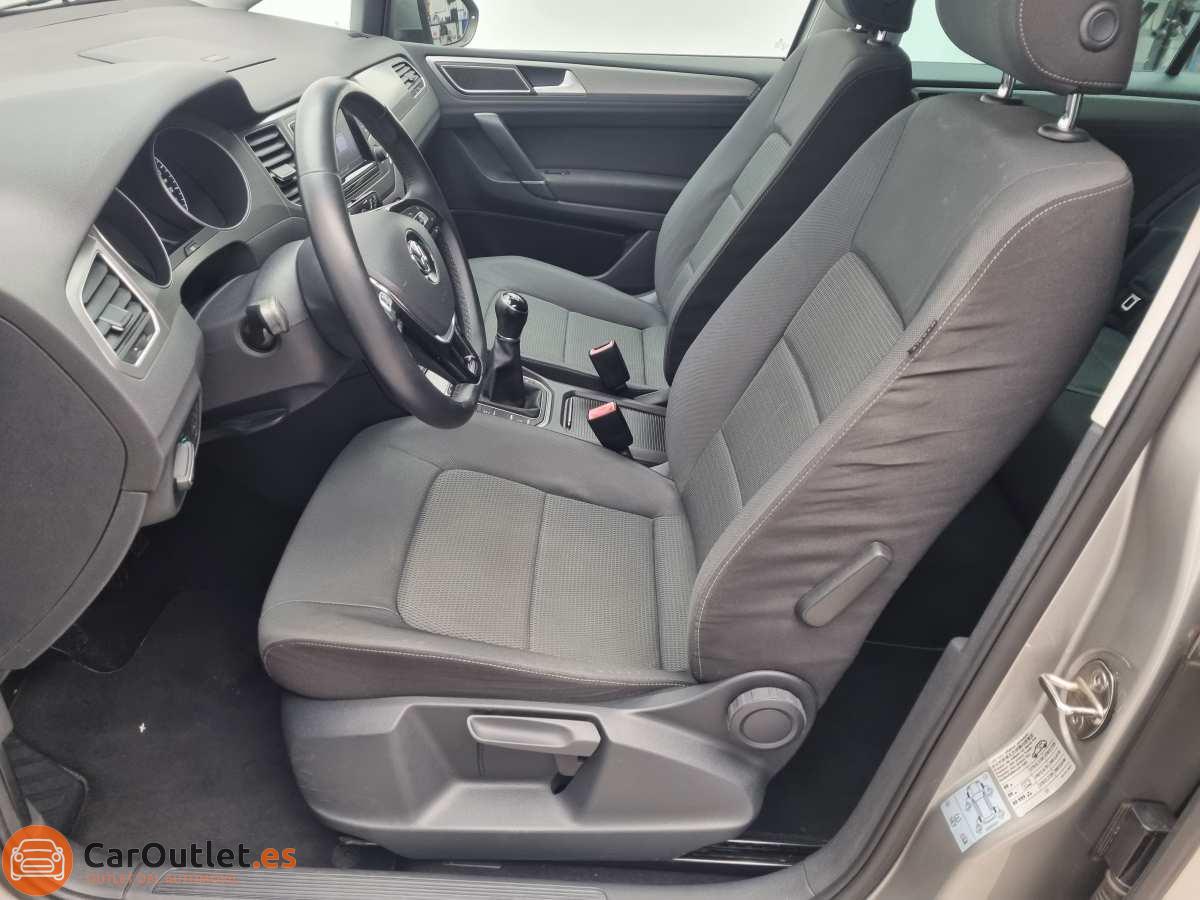 14 - Volkswagen Golf Sportsvan 2014