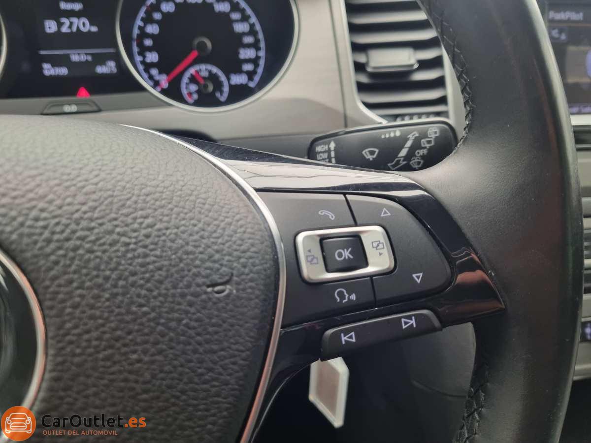 21 - Volkswagen Golf Sportsvan 2014