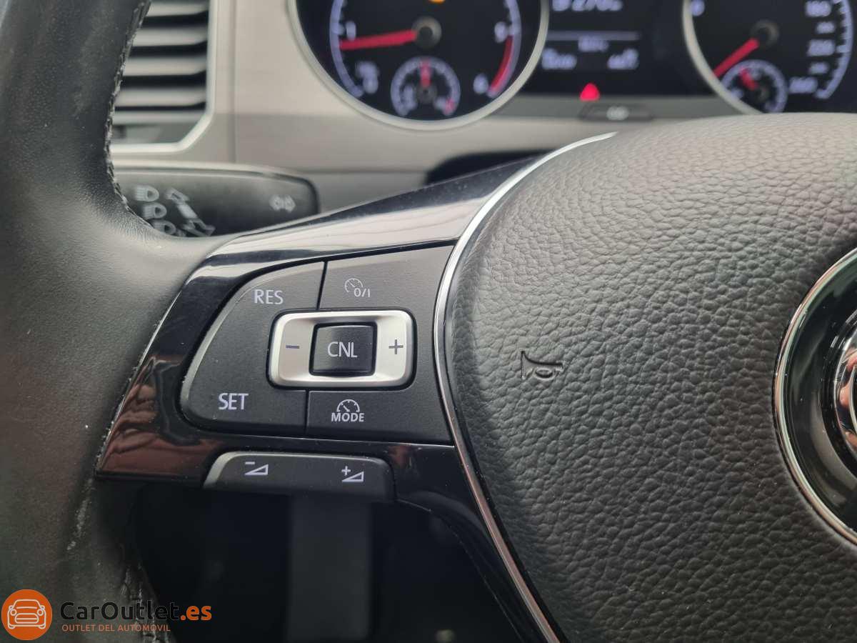 22 - Volkswagen Golf Sportsvan 2014