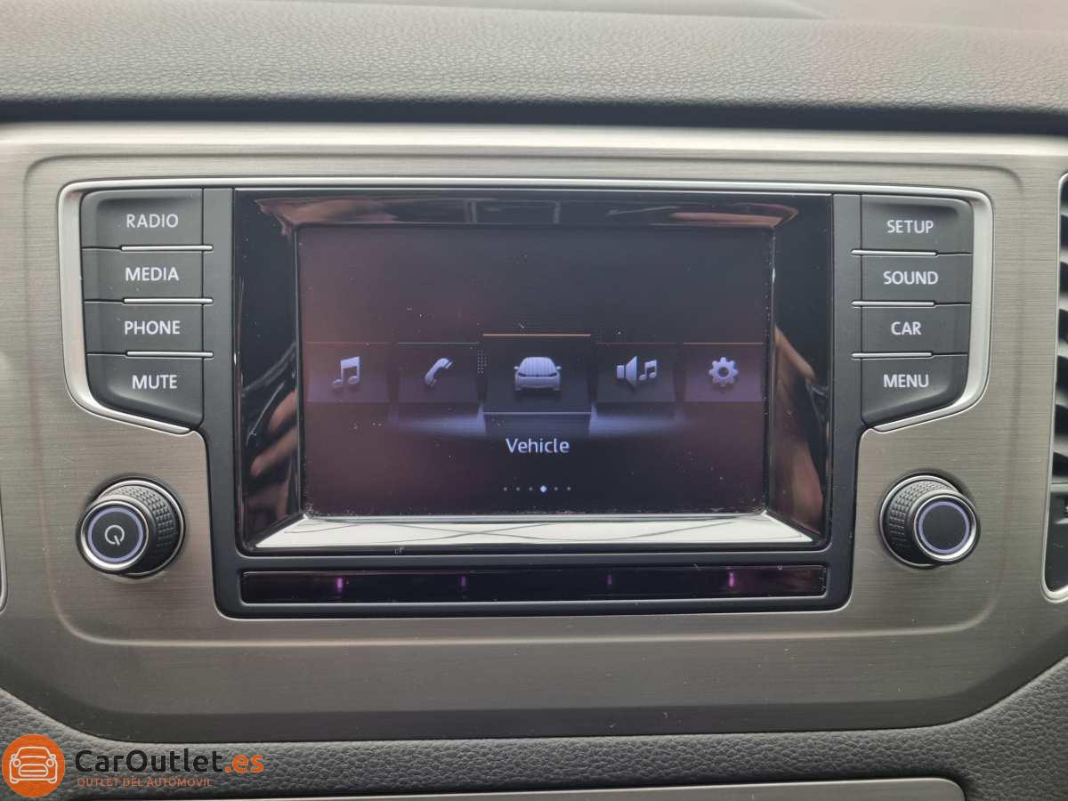 28 - Volkswagen Golf Sportsvan 2014