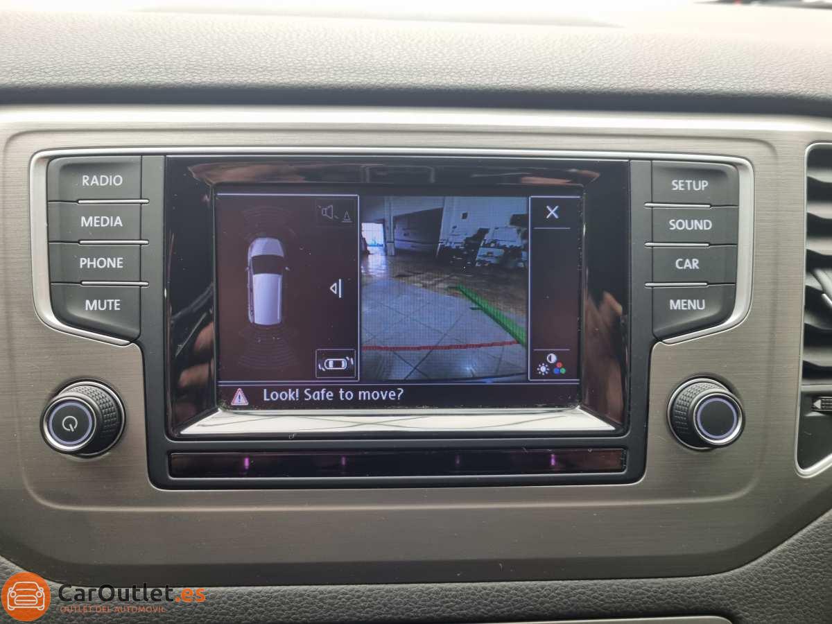 29 - Volkswagen Golf Sportsvan 2014