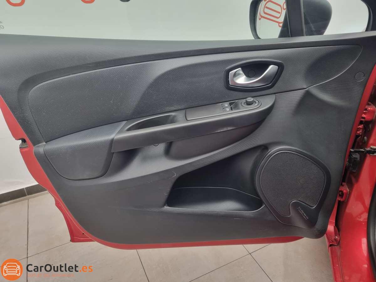 12 - Renault Clio 2015