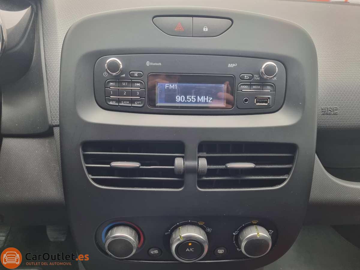 22 - Renault Clio 2015