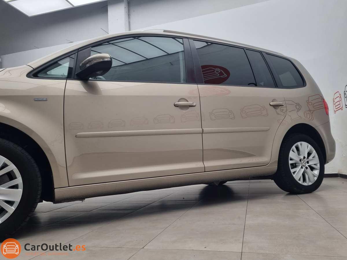 4 - Volkswagen Touran 2013 - AUTO