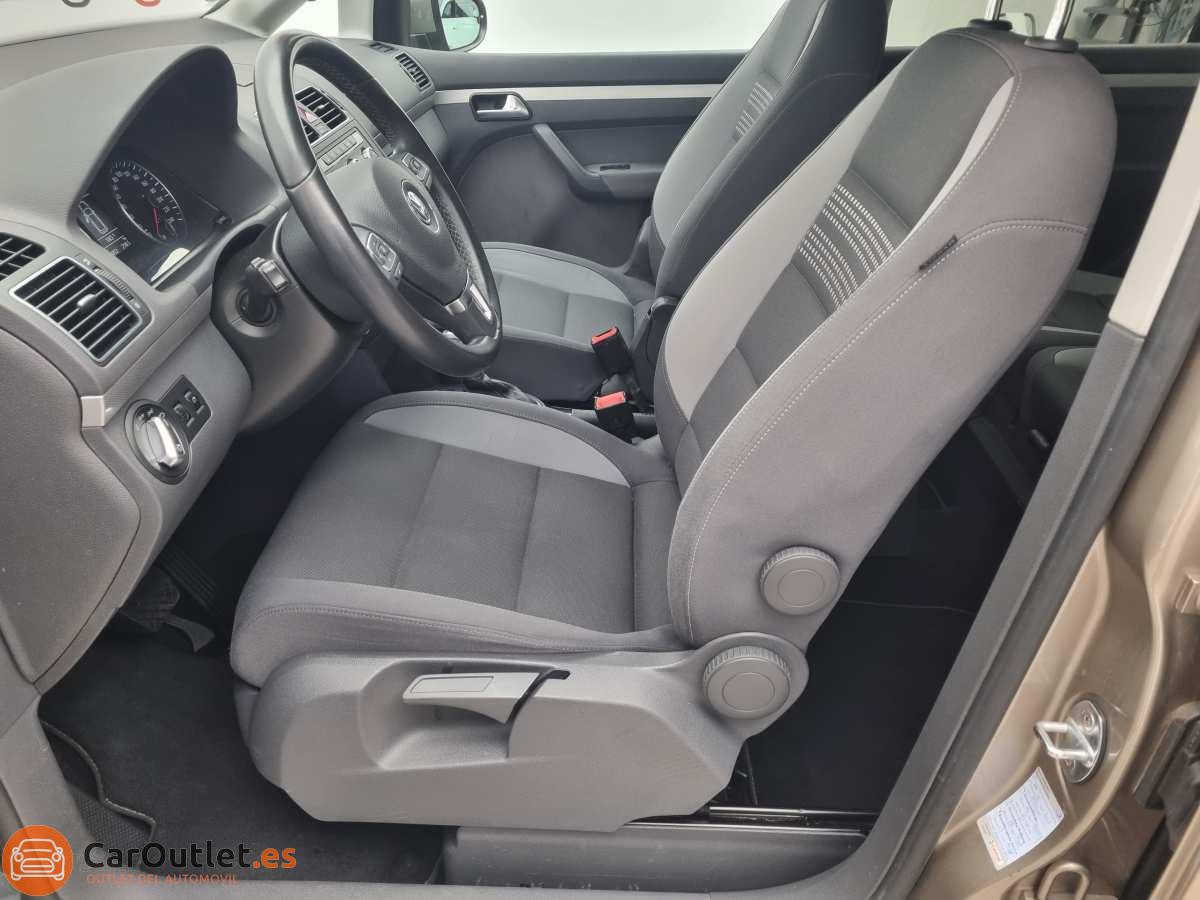 14 - Volkswagen Touran 2013 - AUTO