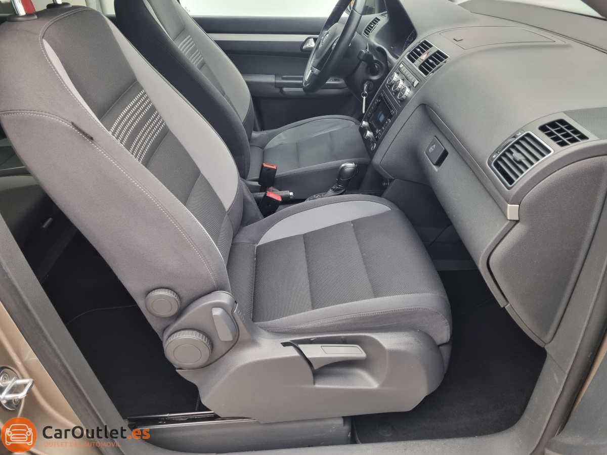 15 - Volkswagen Touran 2013 - AUTO