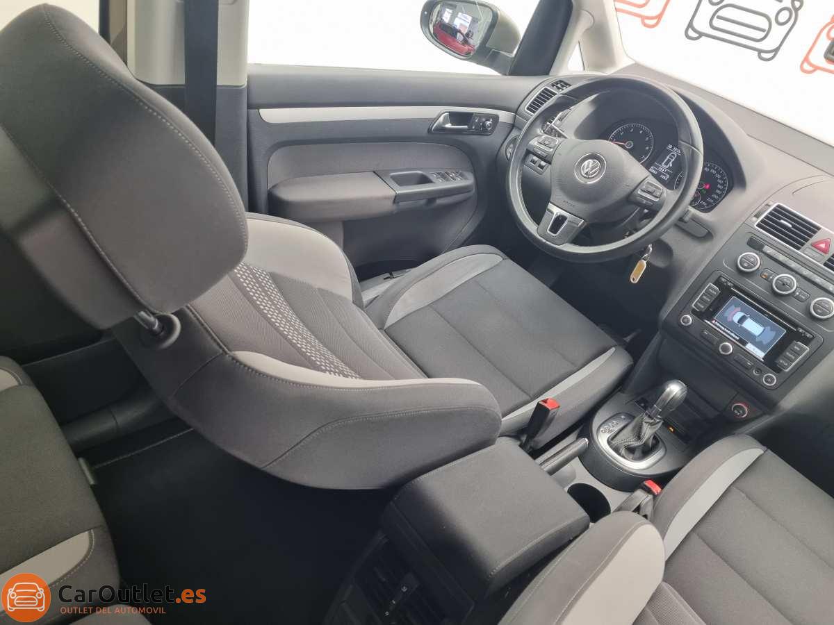 17 - Volkswagen Touran 2013 - AUTO