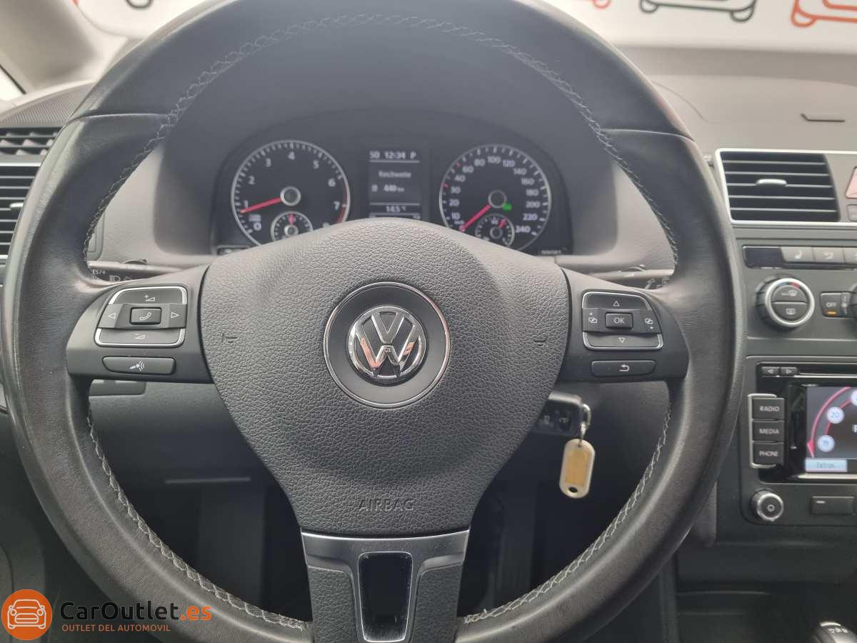 19 - Volkswagen Touran 2013 - AUTO