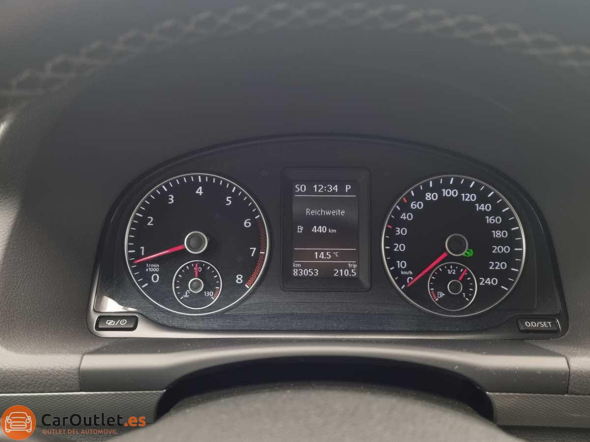 20 - Volkswagen Touran 2013 - AUTO